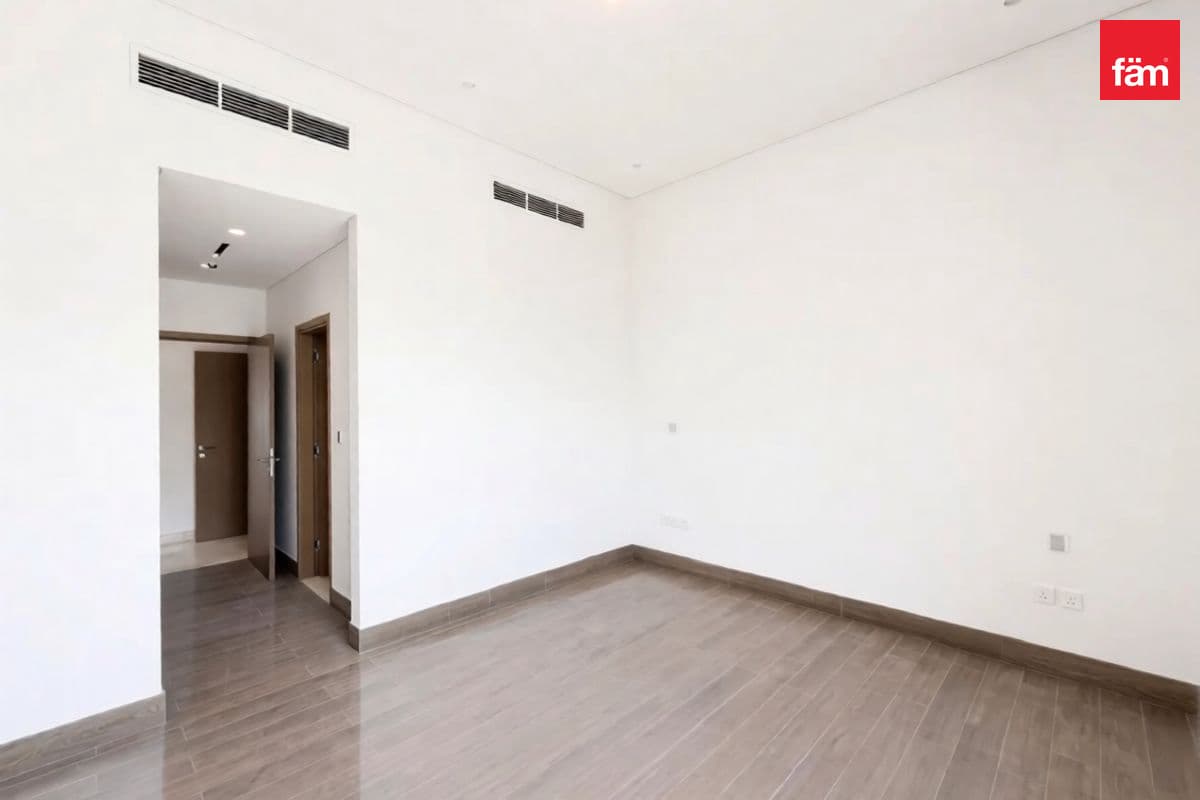 4 bedroom townhouse in Opal Gardens, photograph 13 of 20