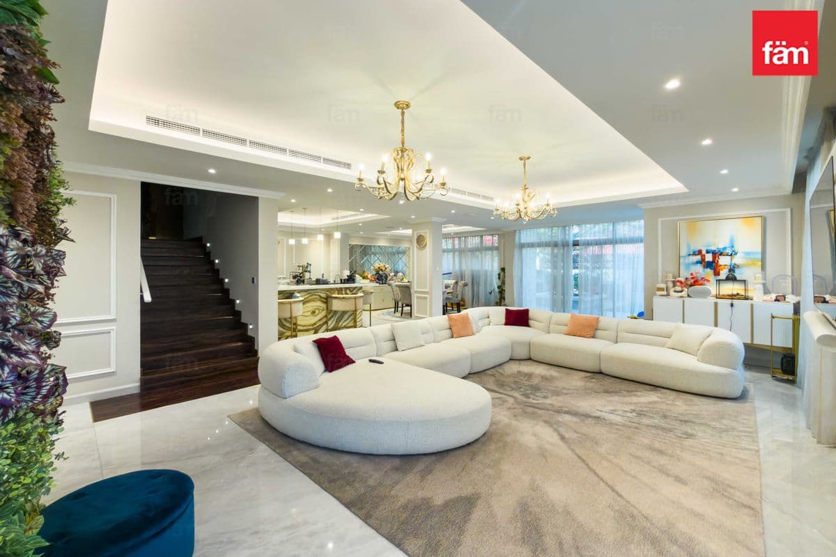 4 bedroom townhouse in The Polo Townhouses, photograph 4 of 20