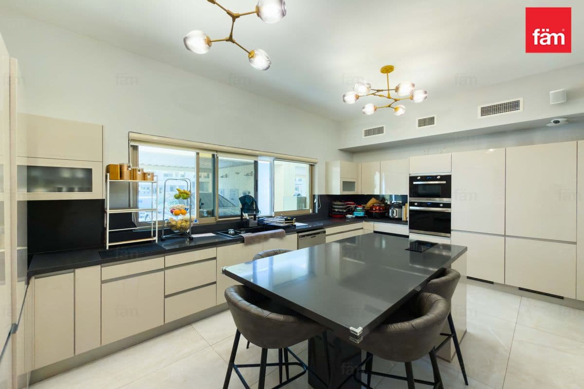 4 bedroom townhouse in The Polo Townhouses, photograph 13 of 20