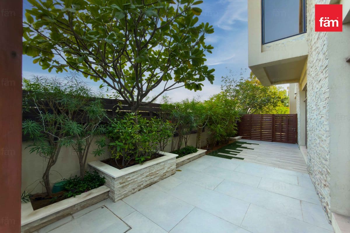 4 bedroom townhouse in The Polo Townhouses, photograph 8 of 20