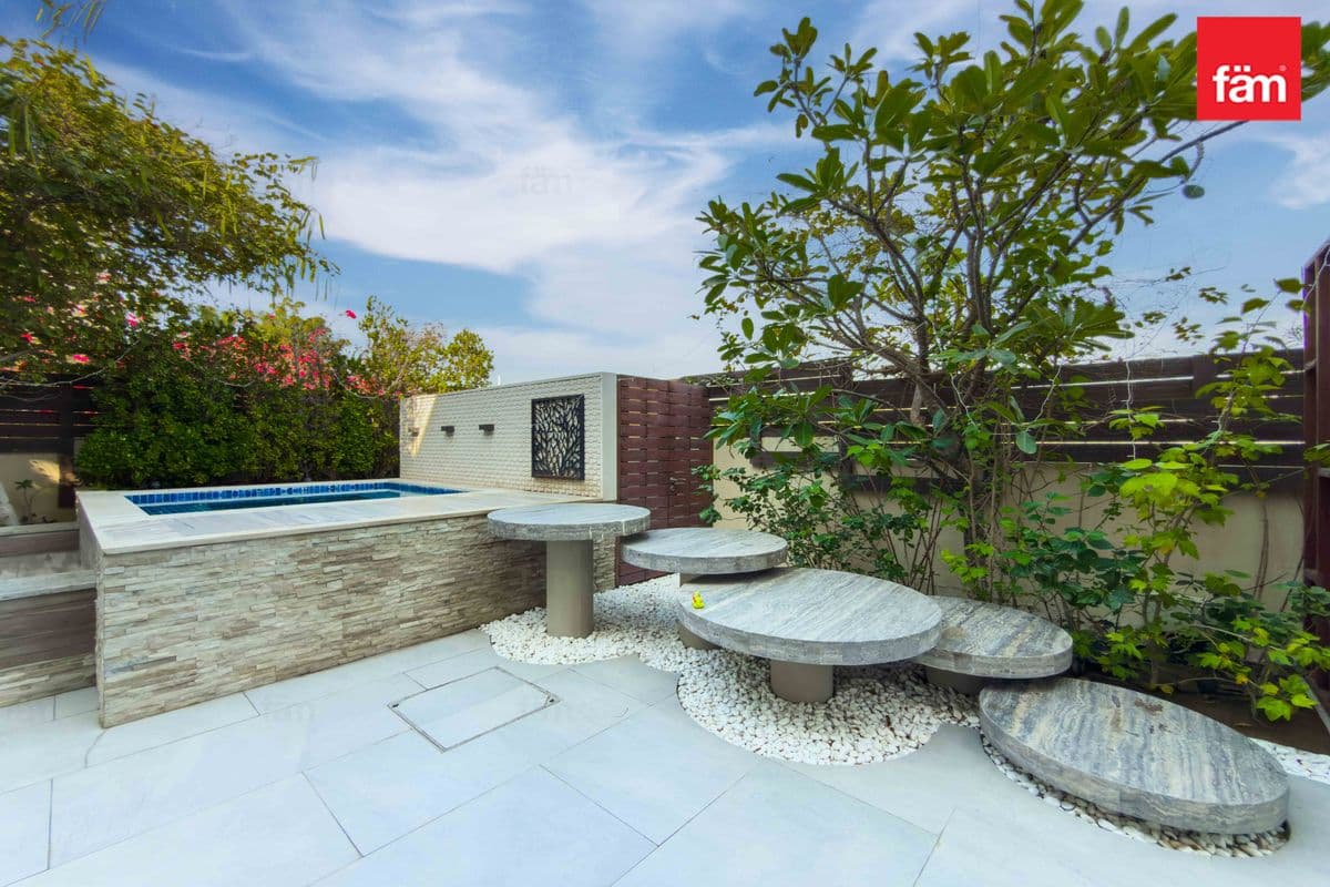 4 bedroom townhouse in The Polo Townhouses, photograph 10 of 20