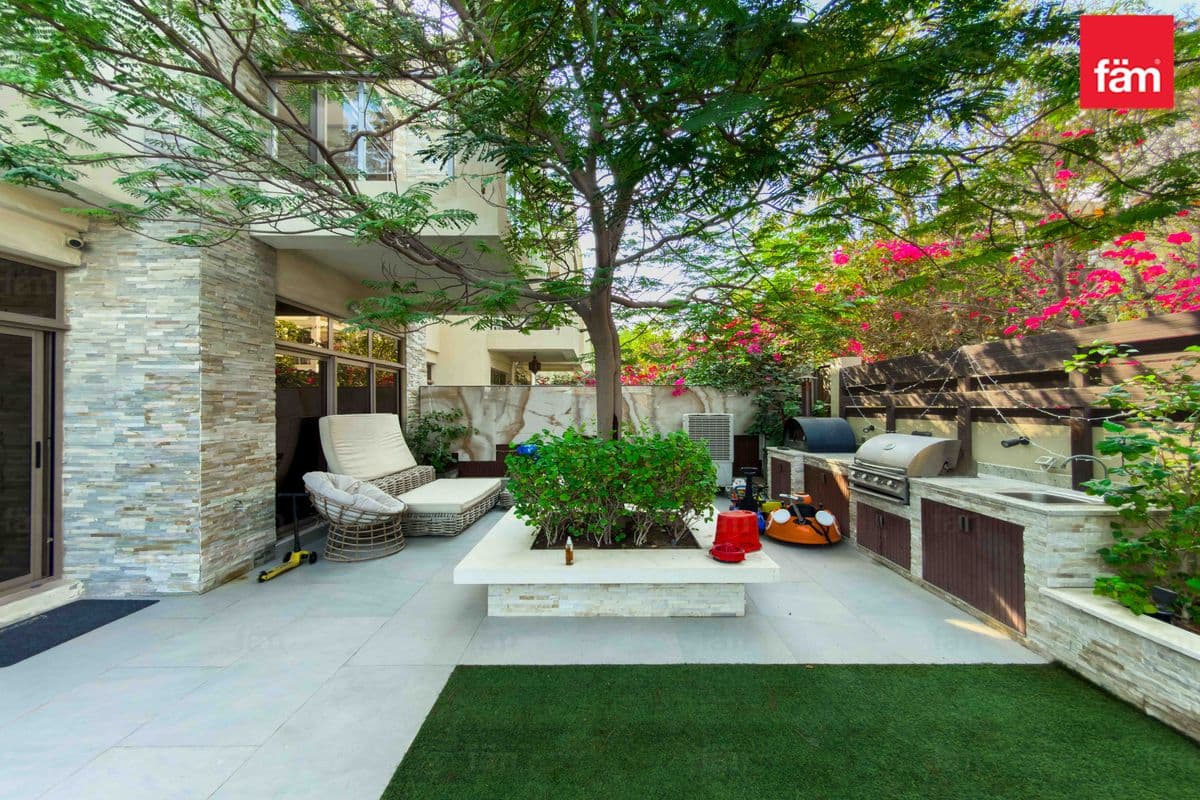 4 bedroom townhouse in The Polo Townhouses, photograph 7 of 20
