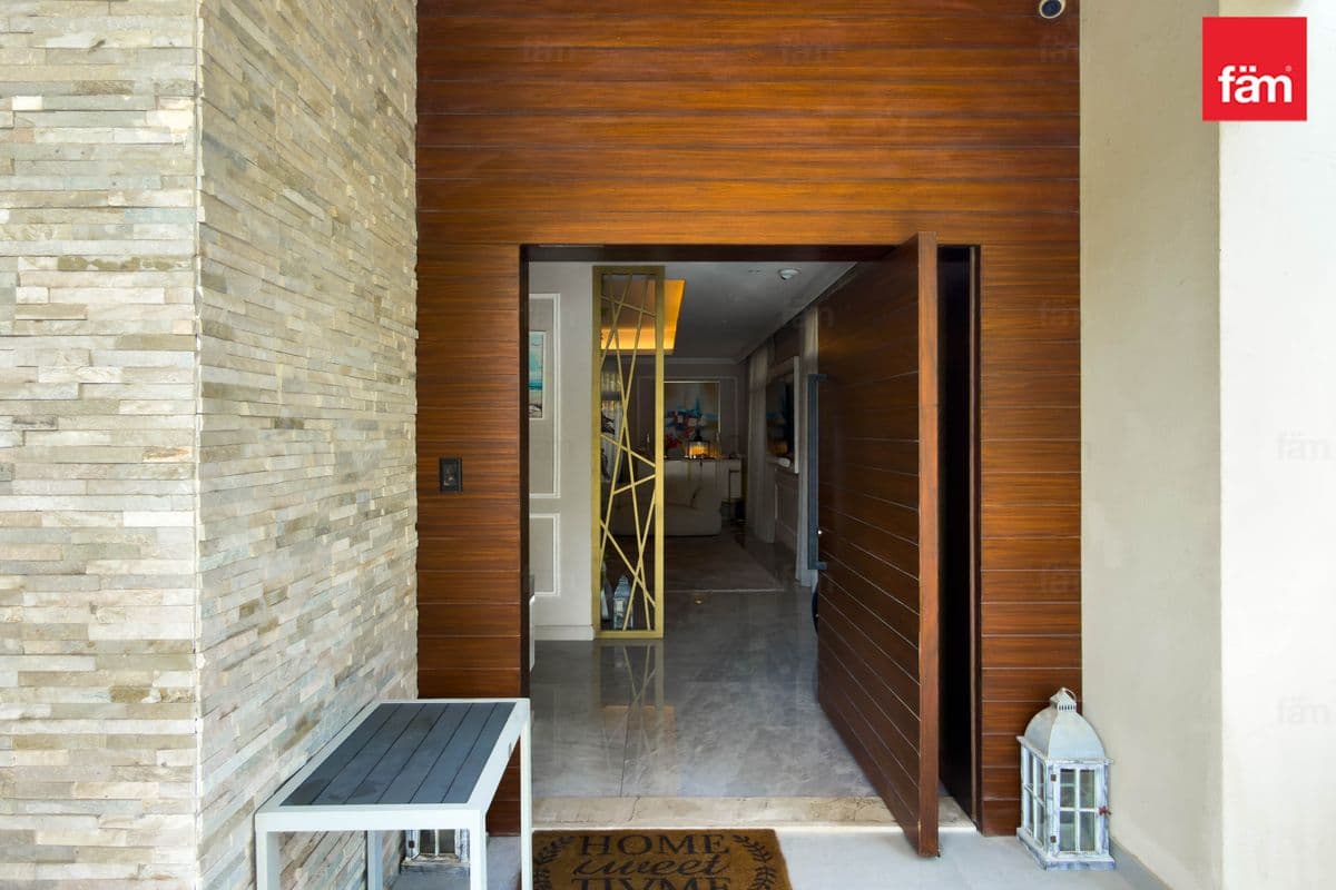 4 bedroom townhouse in The Polo Townhouses, photograph 3 of 20