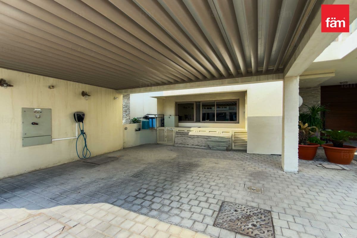 4 bedroom townhouse in The Polo Townhouses, photograph 9 of 20
