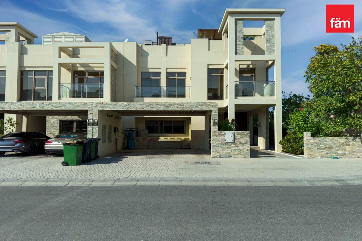 4 bedroom townhouse in The Polo Townhouses, photograph 5 of 20