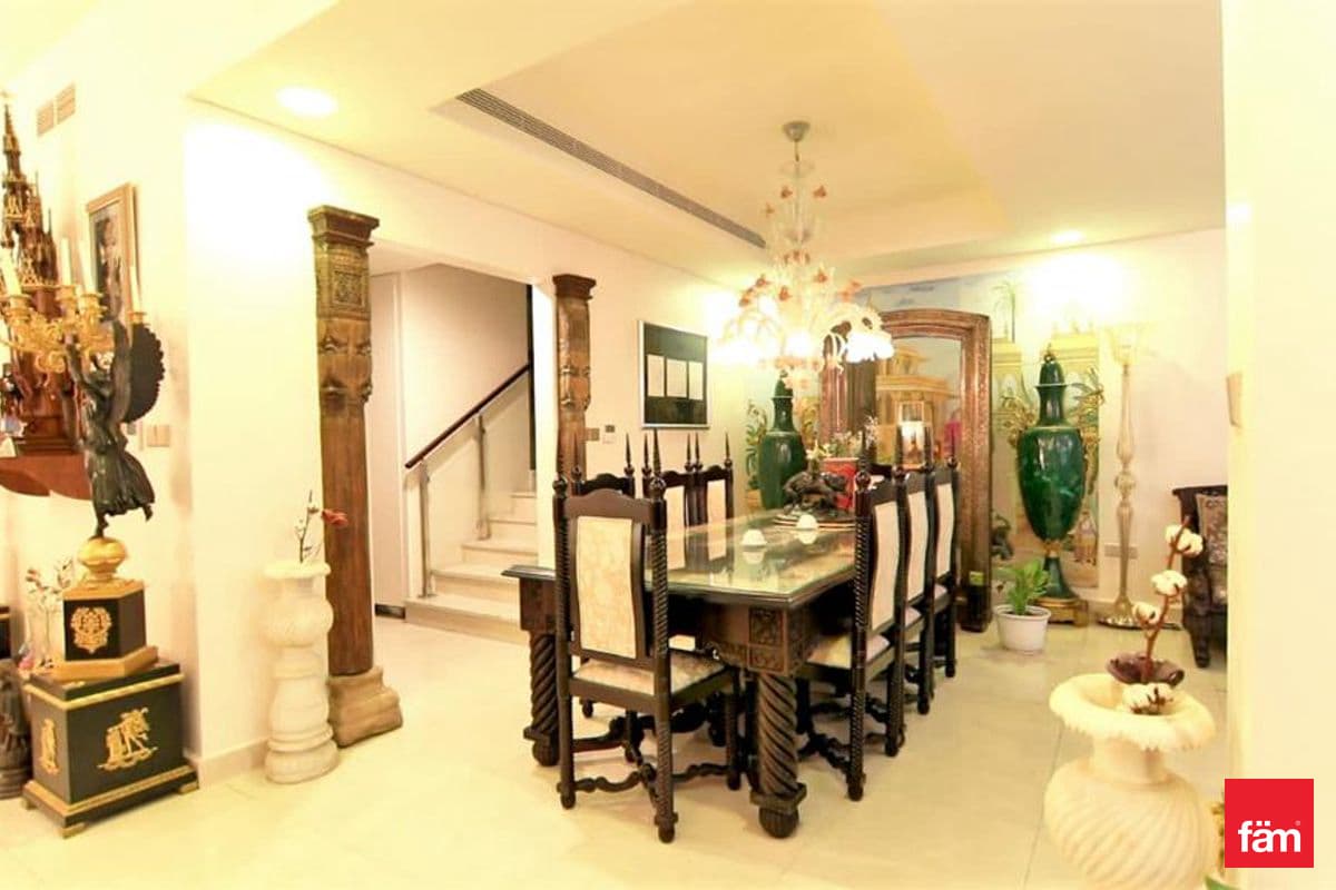 4 bedroom townhouse in The Polo Townhouses, photograph 4 of 19