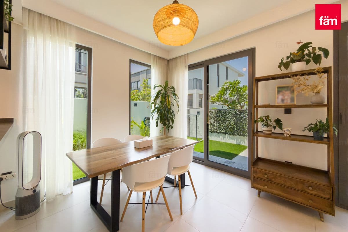 4 bedroom townhouse in Aura Gardens, photograph 2 of 20