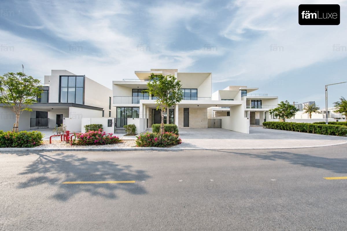 5 bedroom villa in Address Hillcrest, photograph 1 of 20