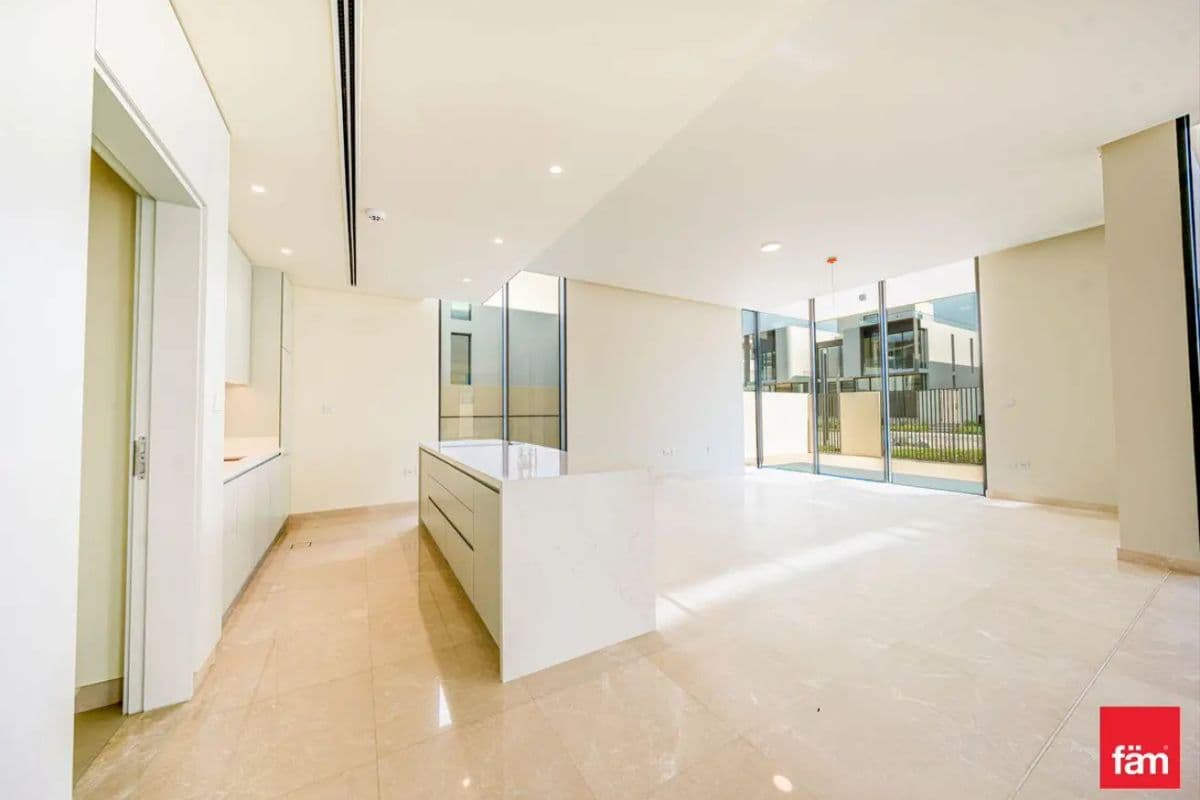 5 bedroom villa in Address Hillcrest, photograph 13 of 20