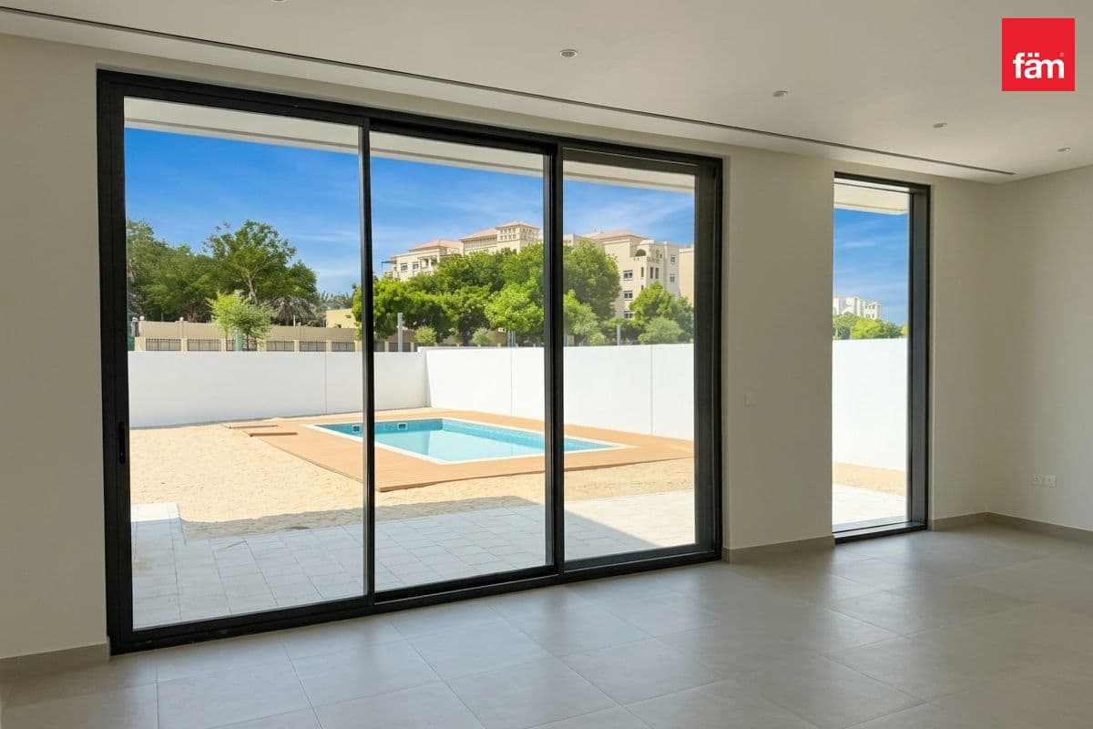 5 bedroom villa in Al Badia Villas, photograph 4 of 20