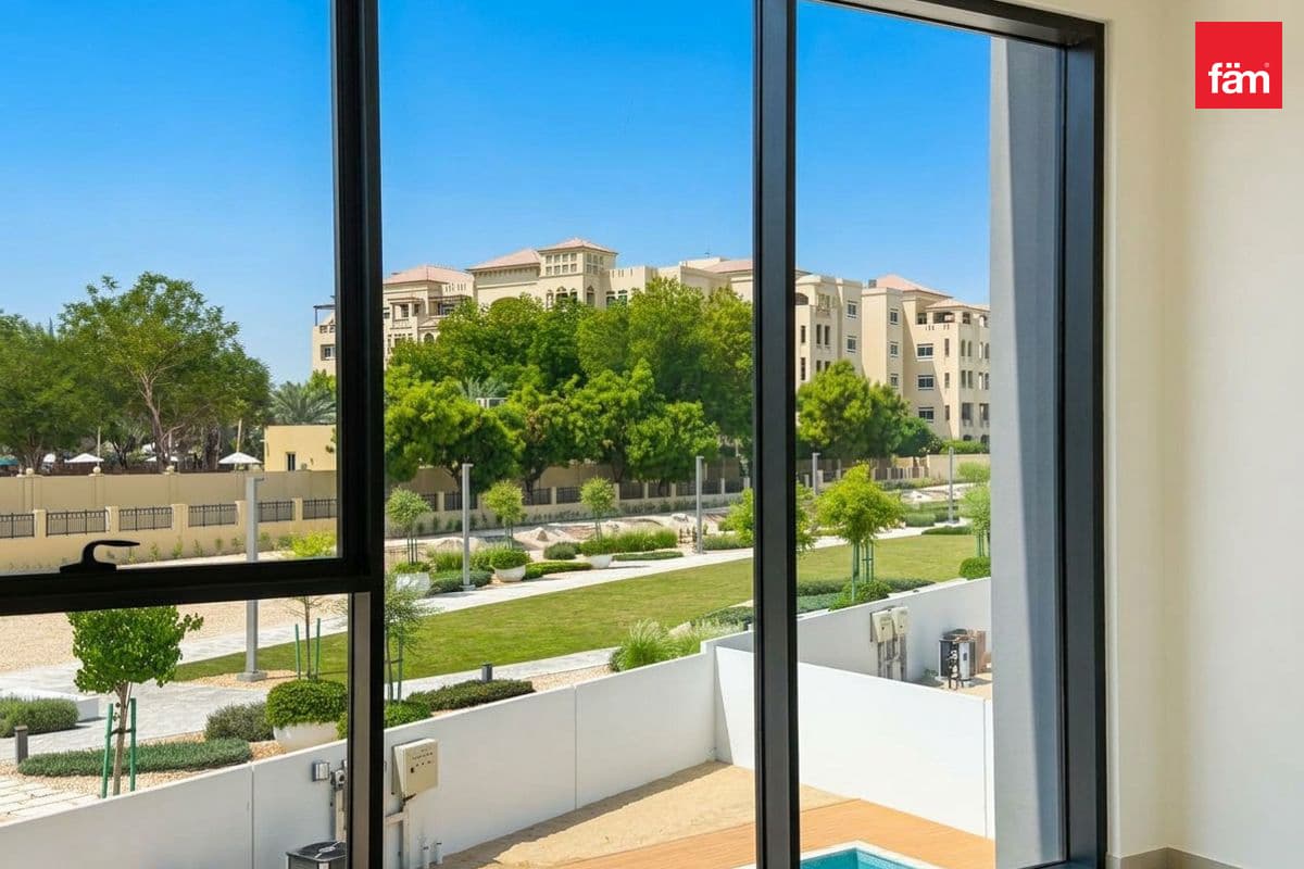 5 bedroom villa in Al Badia Villas, photograph 5 of 20