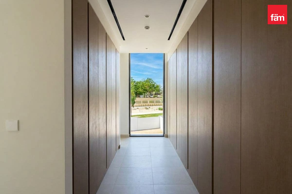 5 bedroom villa in Al Badia Villas, photograph 7 of 20