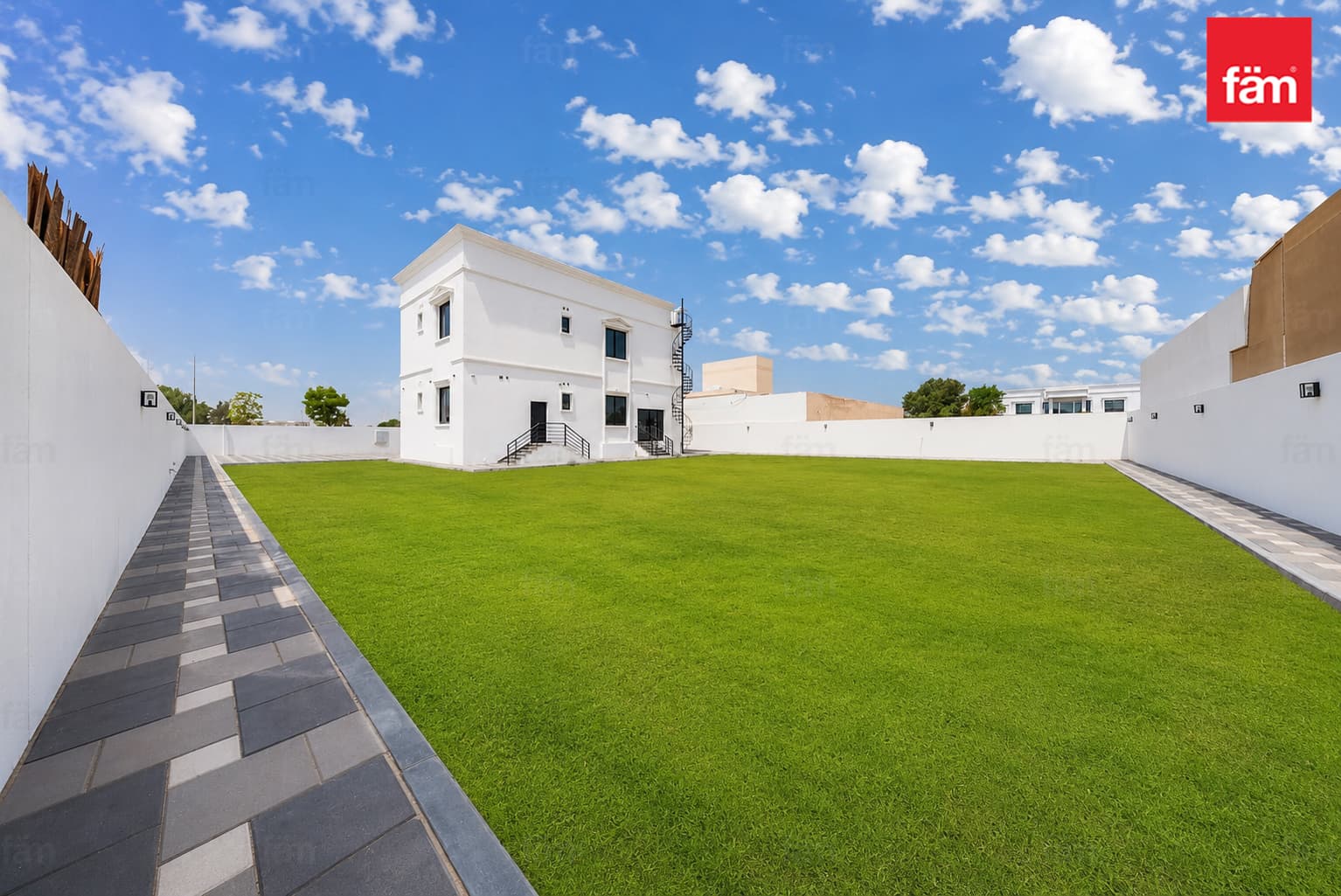 4 bedroom villa in Al Barsha 2 Villas, photograph 2 of 20