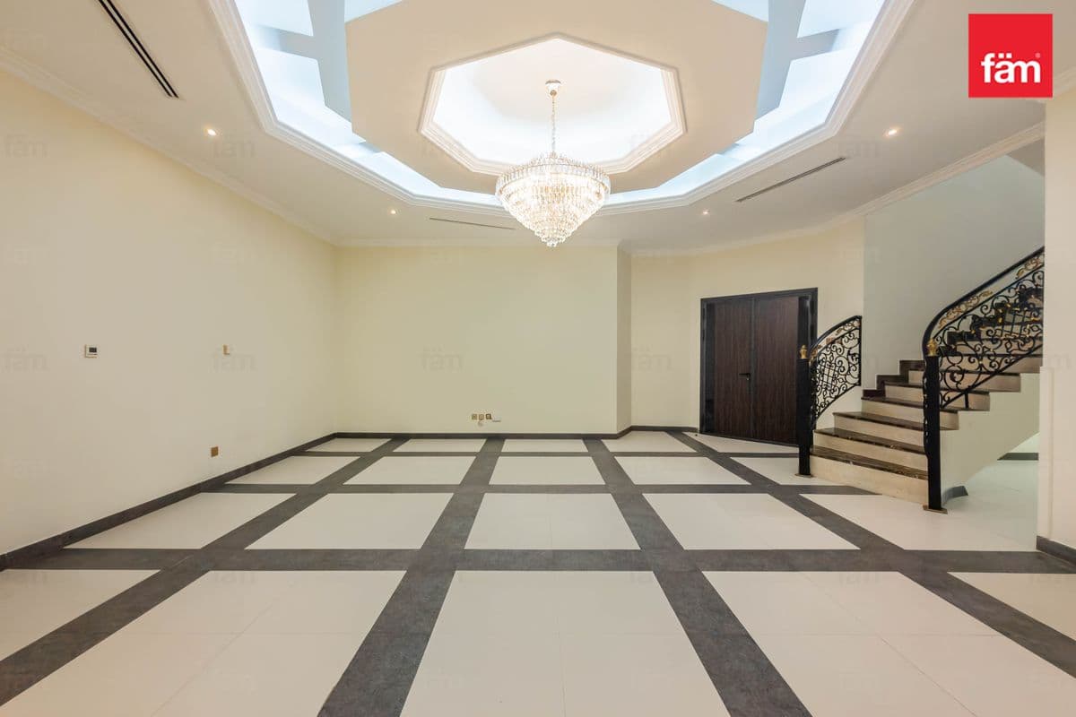 5 bedroom villa in Al Barsha 2 Villas, photograph 5 of 20