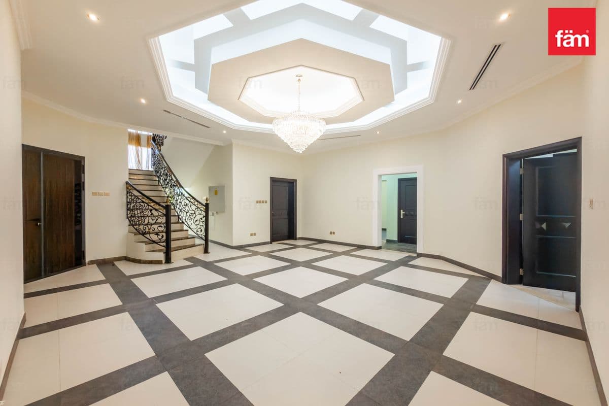 5 bedroom villa in Al Barsha 2 Villas, photograph 13 of 20