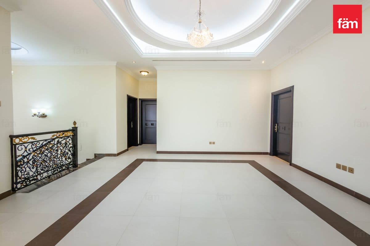 5 bedroom villa in Al Barsha 2 Villas, photograph 12 of 20