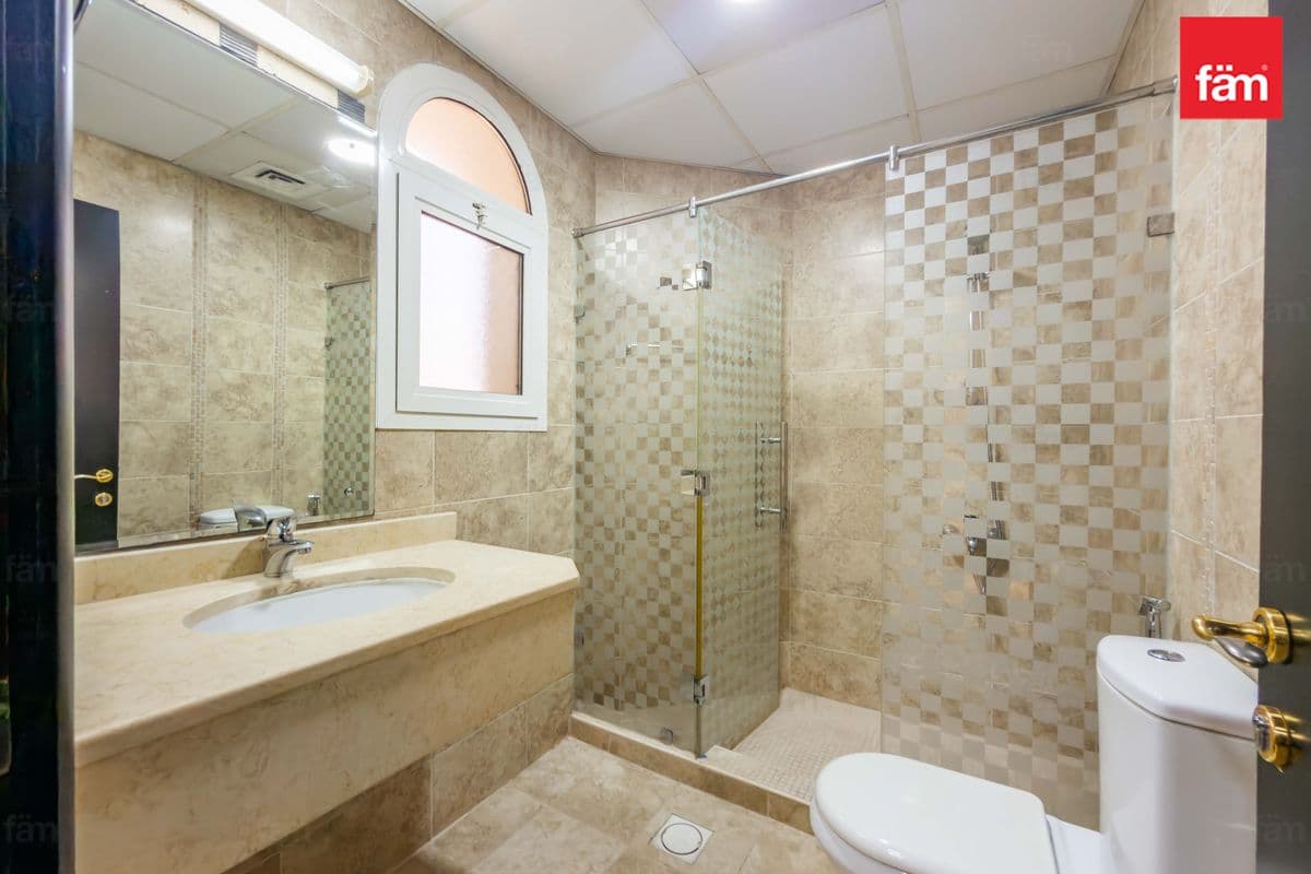 5 bedroom villa in Al Barsha 2 Villas, photograph 16 of 20