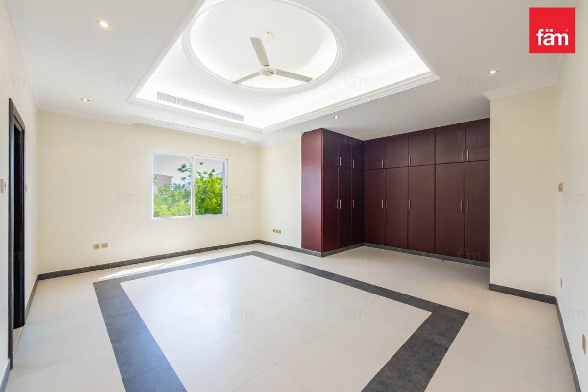 5 bedroom villa in Al Barsha 2 Villas, photograph 11 of 20