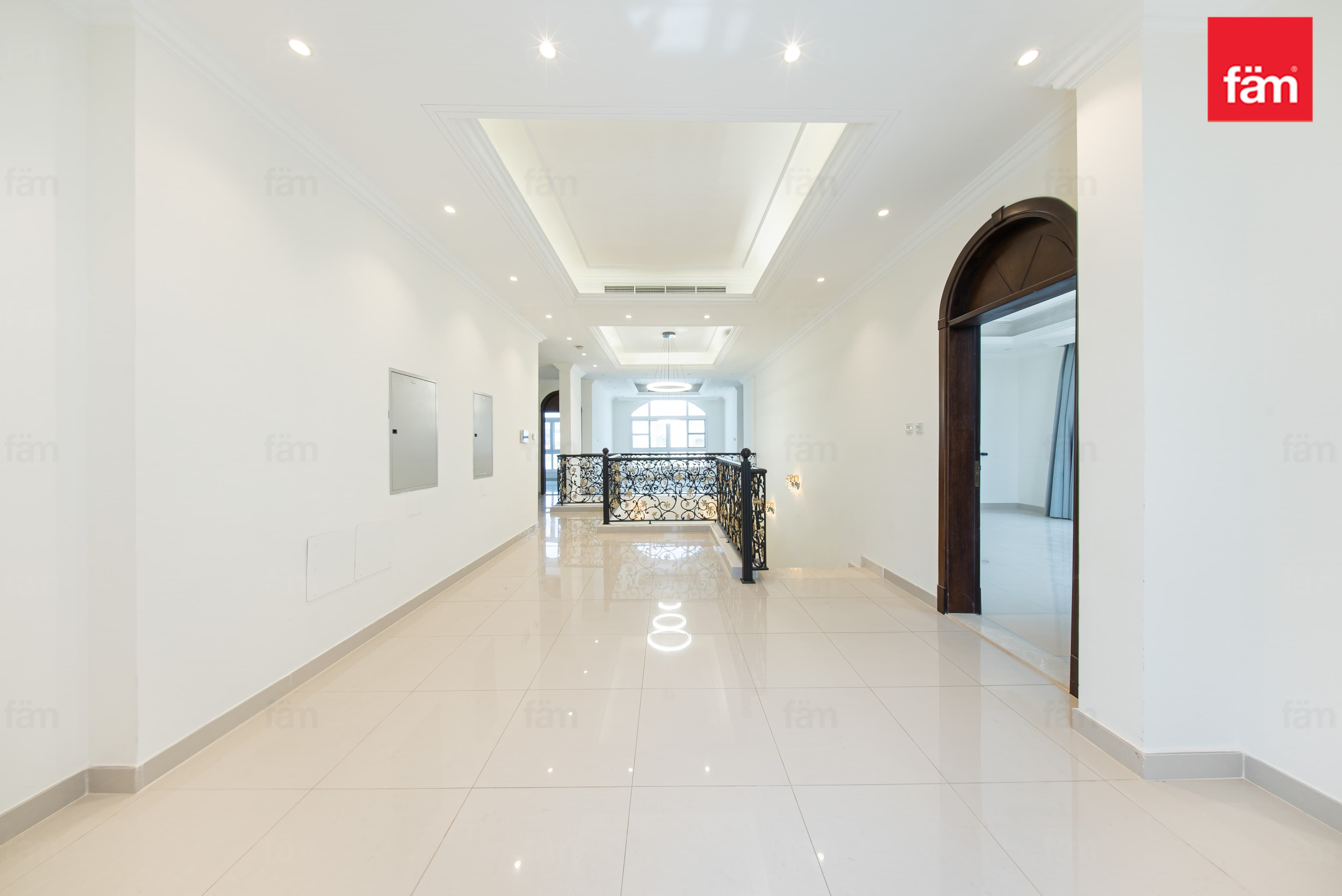 5 bedroom villa in Al Barsha 2 Villas, photograph 3 of 20