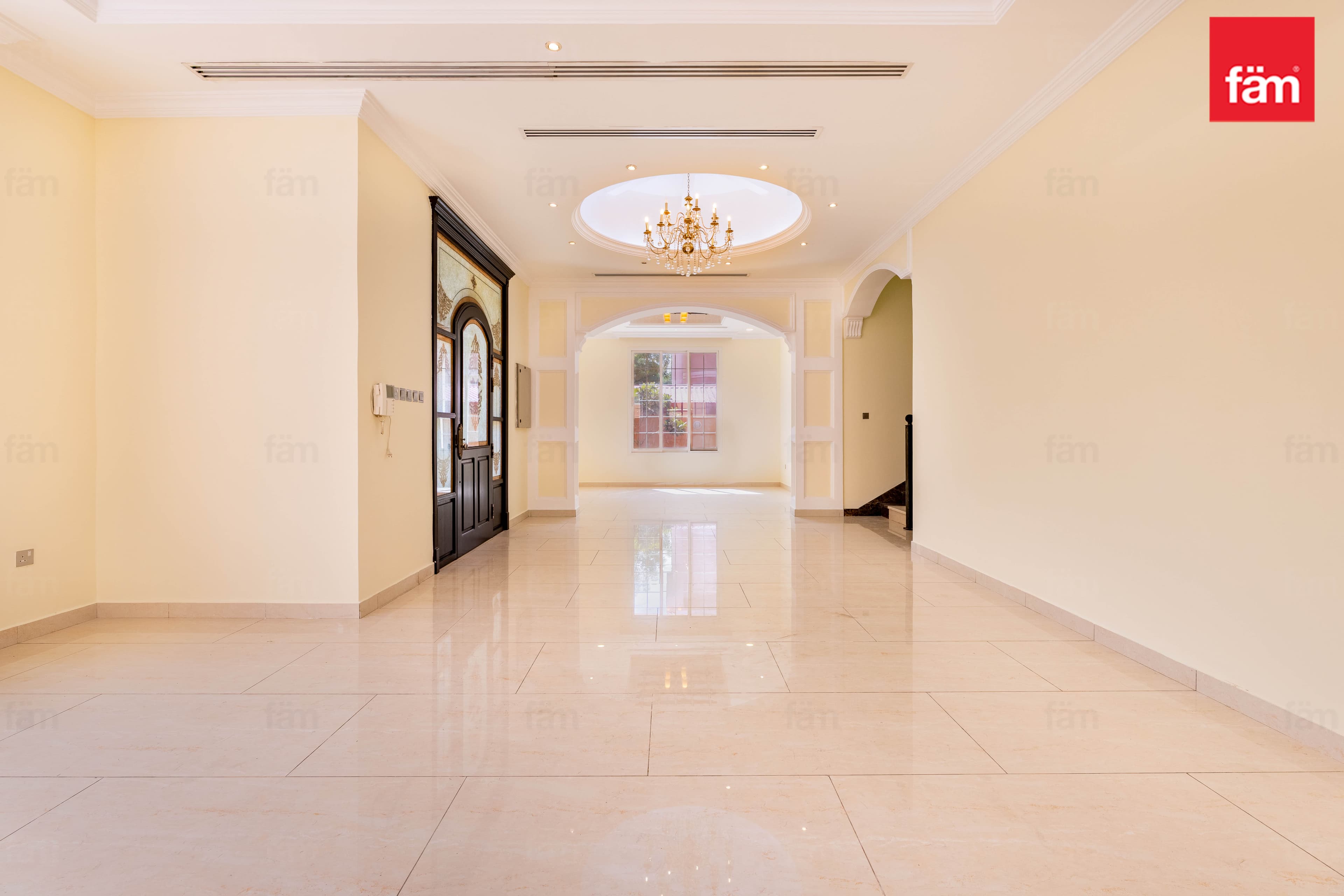 5 bedroom villa in Al Barsha 3 Villas, photograph 2 of 19