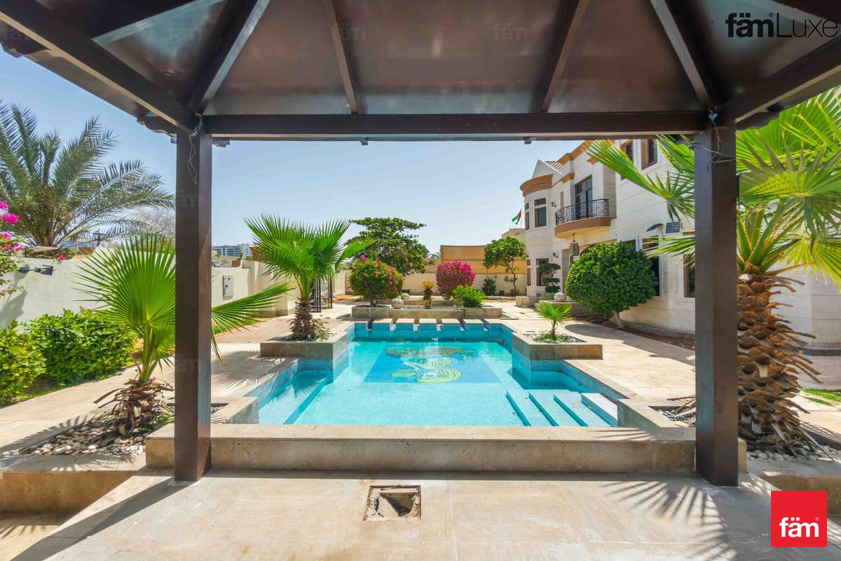 6 bedroom villa in Al Barsha 3 Villas, photograph 20 of 20