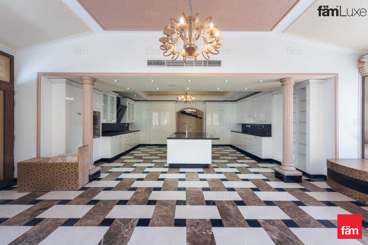 6 bedroom villa in Al Barsha 3 Villas, photograph 10 of 20