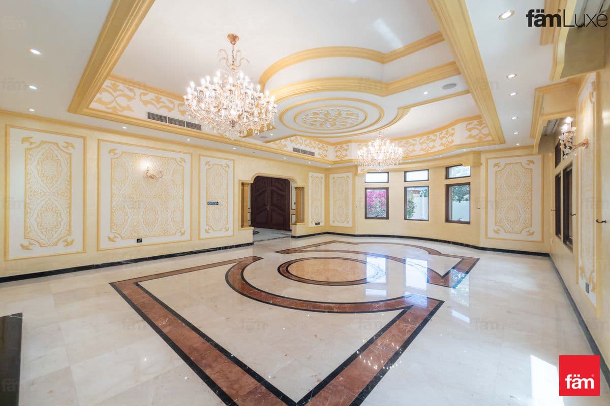 6 bedroom villa in Al Barsha 3 Villas, photograph 3 of 20