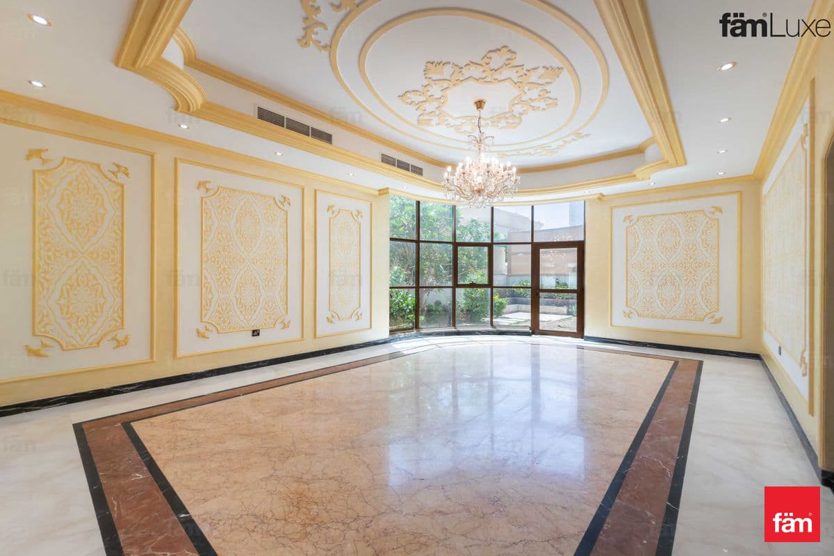 6 bedroom villa in Al Barsha 3 Villas, photograph 4 of 20