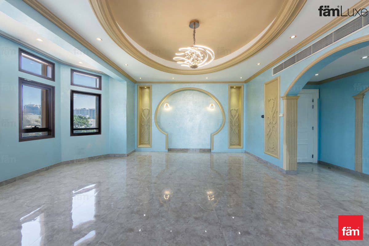 6 bedroom villa in Al Barsha 3 Villas, photograph 6 of 20