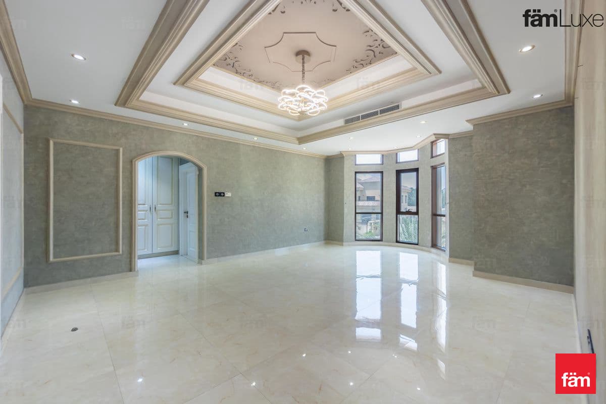 6 bedroom villa in Al Barsha 3 Villas, photograph 5 of 20