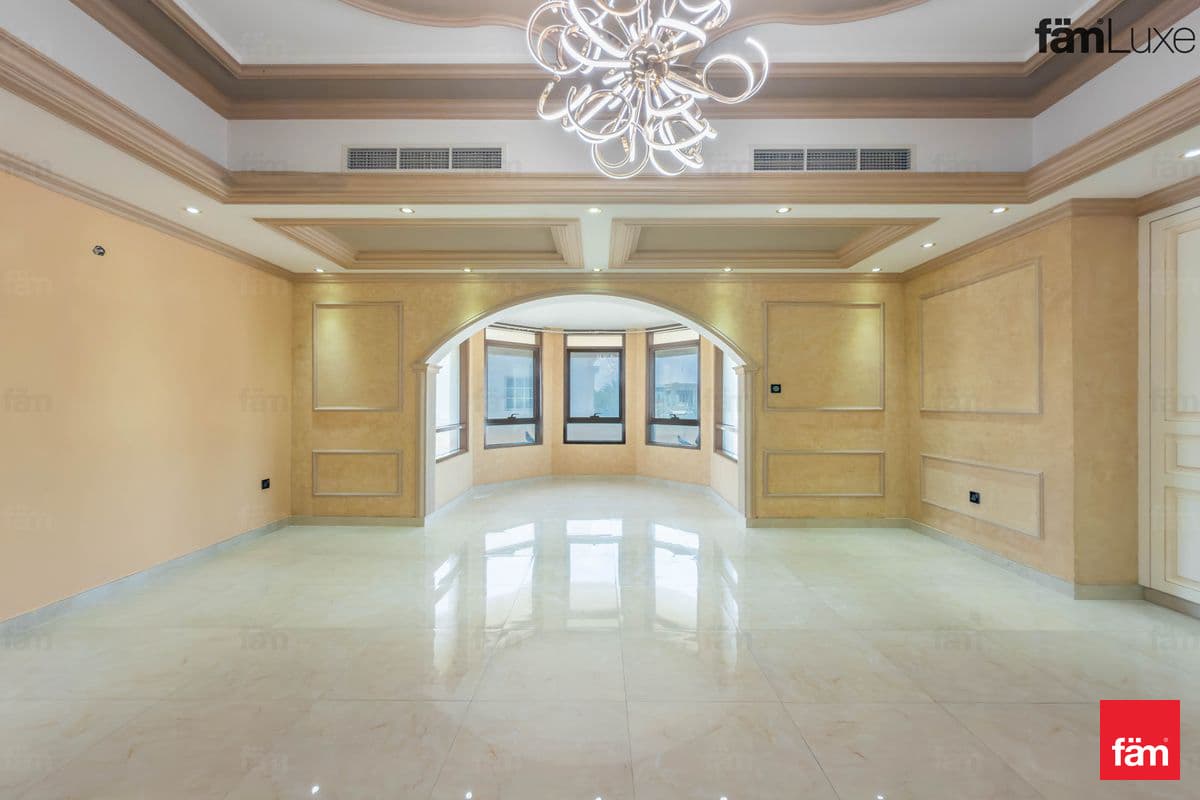6 bedroom villa in Al Barsha 3 Villas, photograph 8 of 20