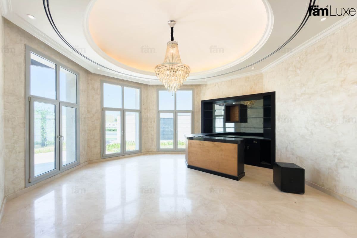 5 bedroom villa in Al Barsha South 1, photograph 2 of 20