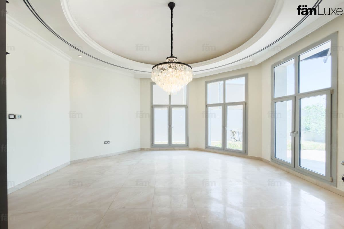 5 bedroom villa in Al Barsha South 1, photograph 18 of 20