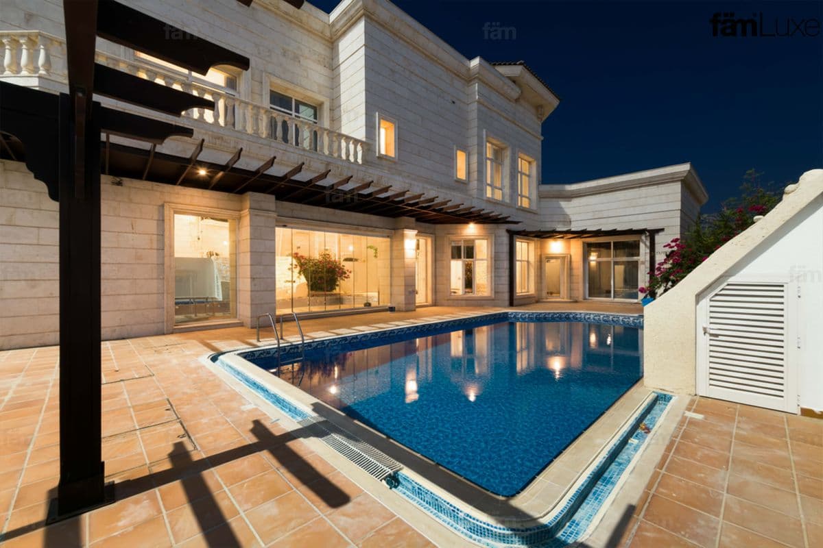 Modern Villa With Nearby Schools & Amenities