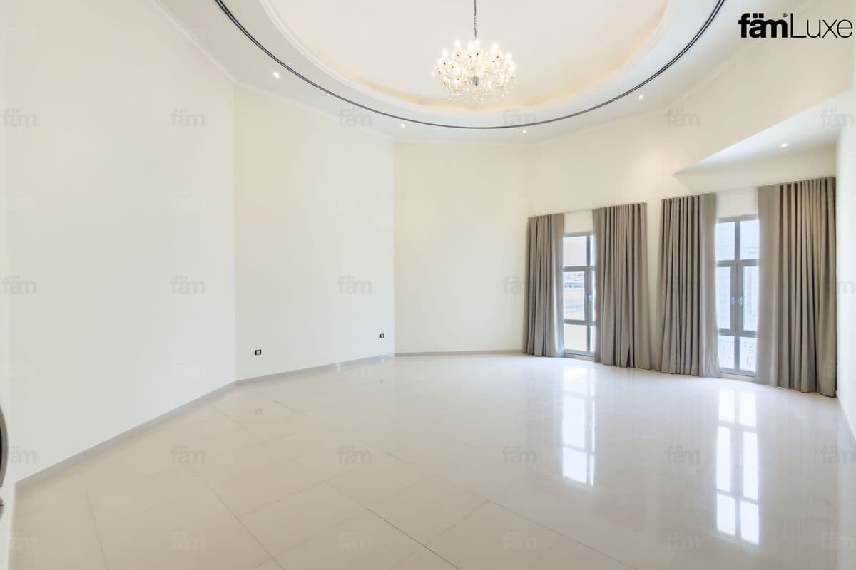 5 bedroom villa in Al Barsha South 1, photograph 9 of 20