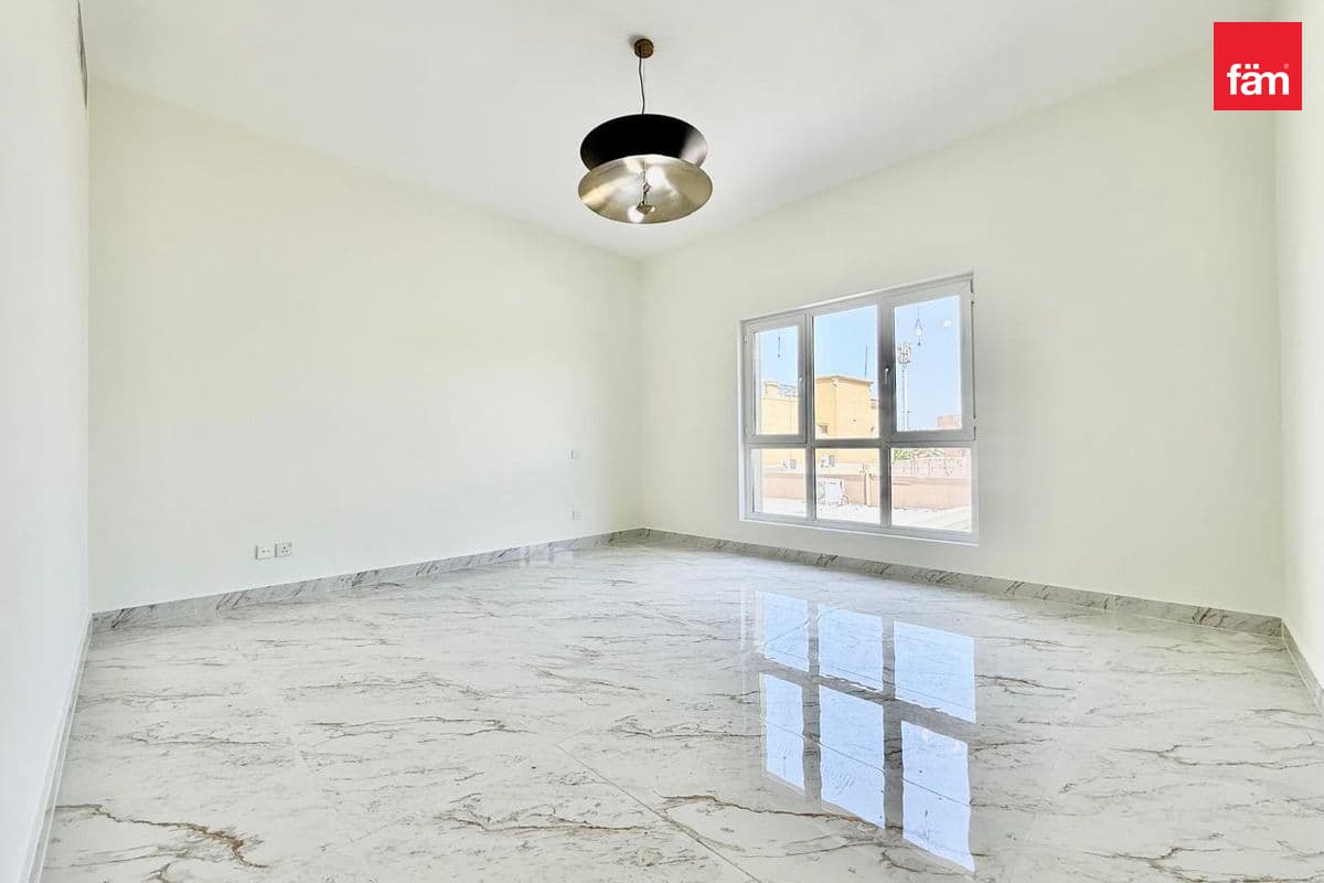 5 bedroom villa in Al Barsha South 1, photograph 5 of 20