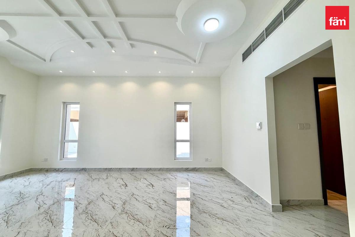 5 bedroom villa in Al Barsha South 1, photograph 9 of 20