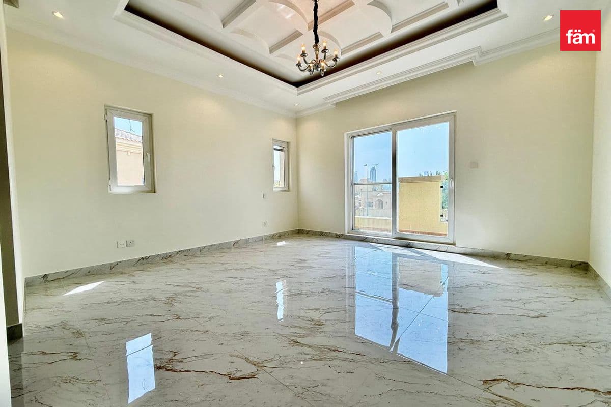 5 bedroom villa in Al Barsha South 1, photograph 15 of 20