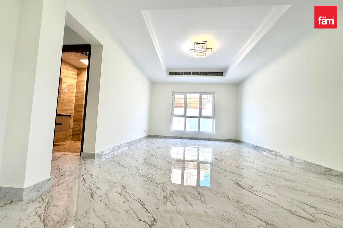 5 bedroom villa in Al Barsha South 1, photograph 12 of 20