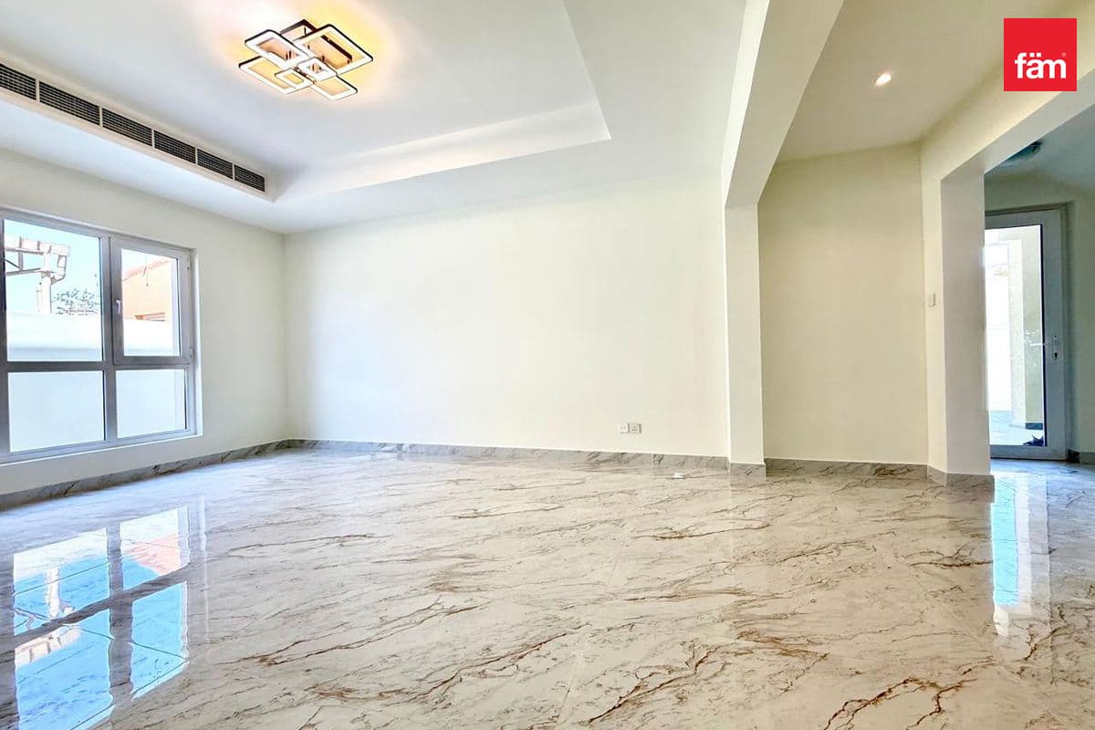 5 bedroom villa in Al Barsha South 1, photograph 10 of 20