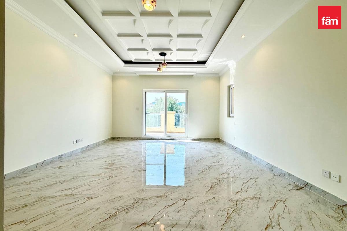 5 bedroom villa in Al Barsha South 1, photograph 8 of 20