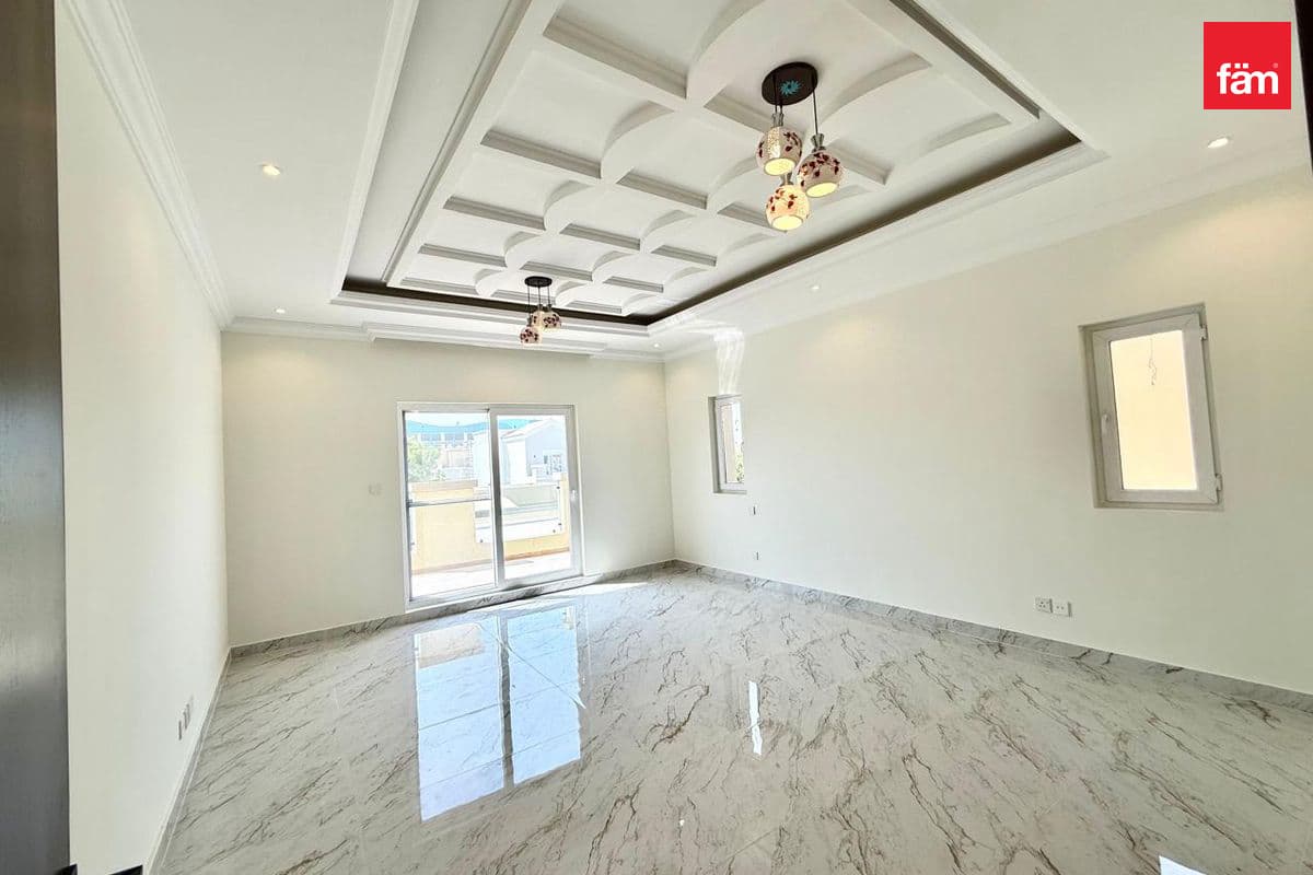 5 bedroom villa in Al Barsha South 1, photograph 14 of 20