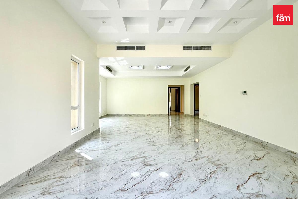 5 bedroom villa in Al Barsha South 1, photograph 13 of 20