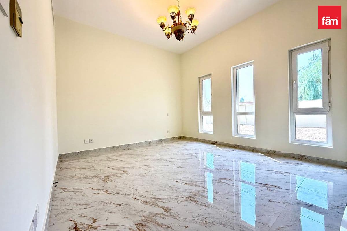 5 bedroom villa in Al Barsha South 1, photograph 16 of 20