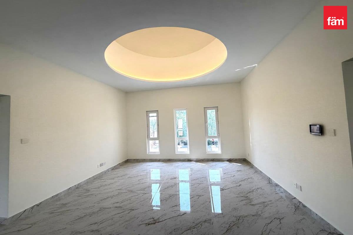 5 bedroom villa in Al Barsha South 1, photograph 17 of 20