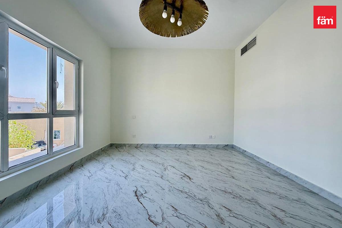 5 bedroom villa in Al Barsha South 1, photograph 19 of 20