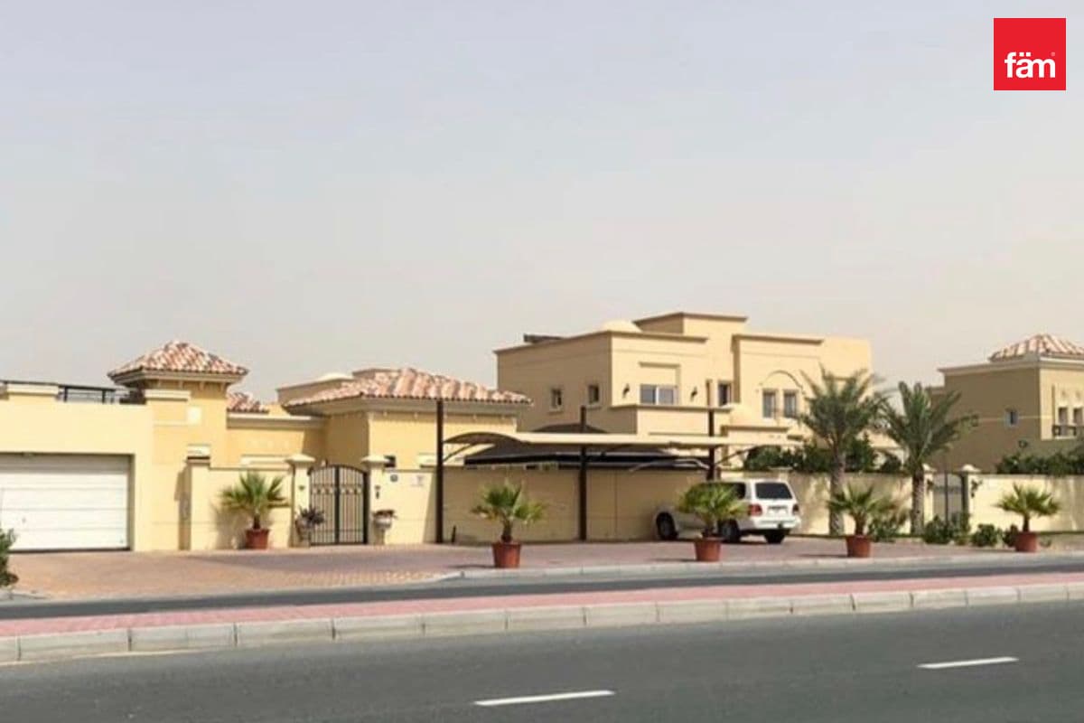 5 bedroom villa in Al Barsha South 1, photograph 5 of 10