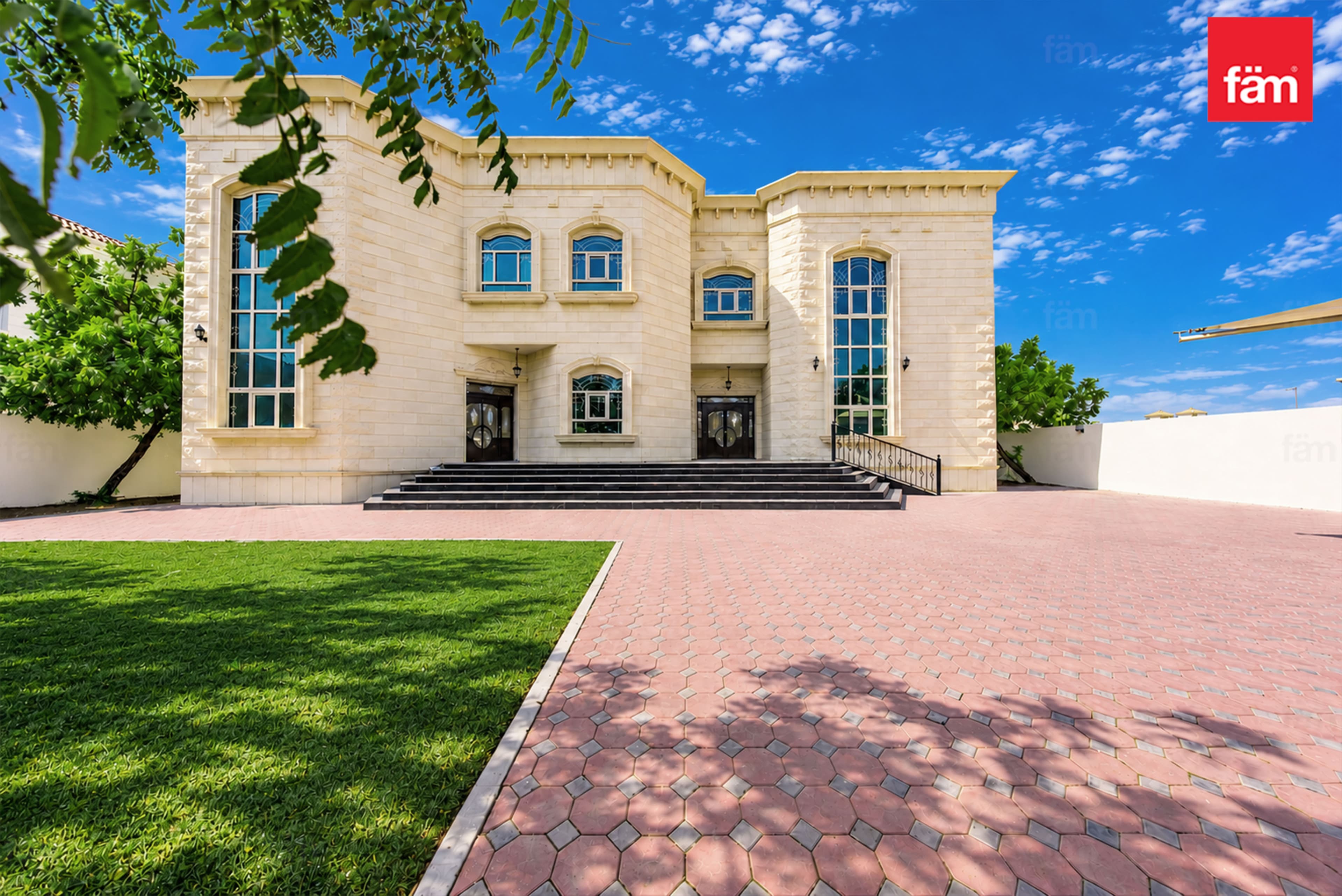 5 bedroom villa in Al Barsha South 1, photograph 1 of 20