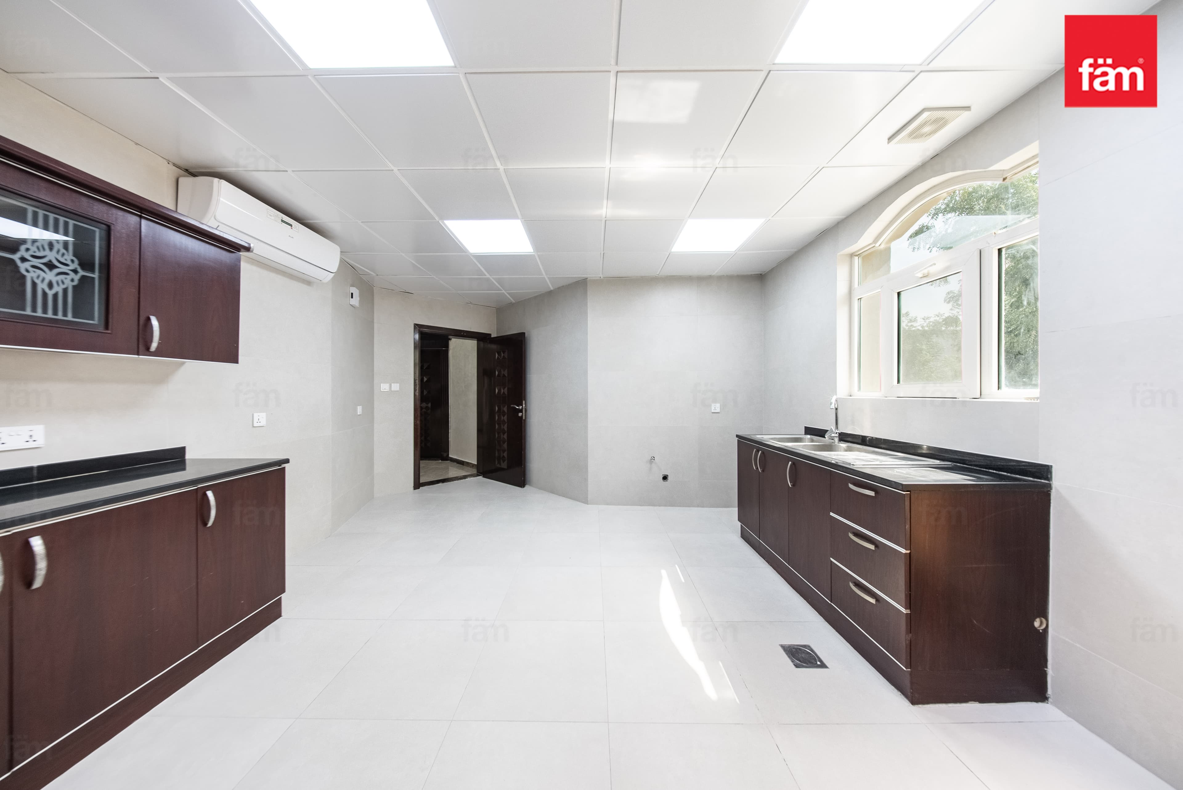 5 bedroom villa in Al Barsha South 1, photograph 7 of 20