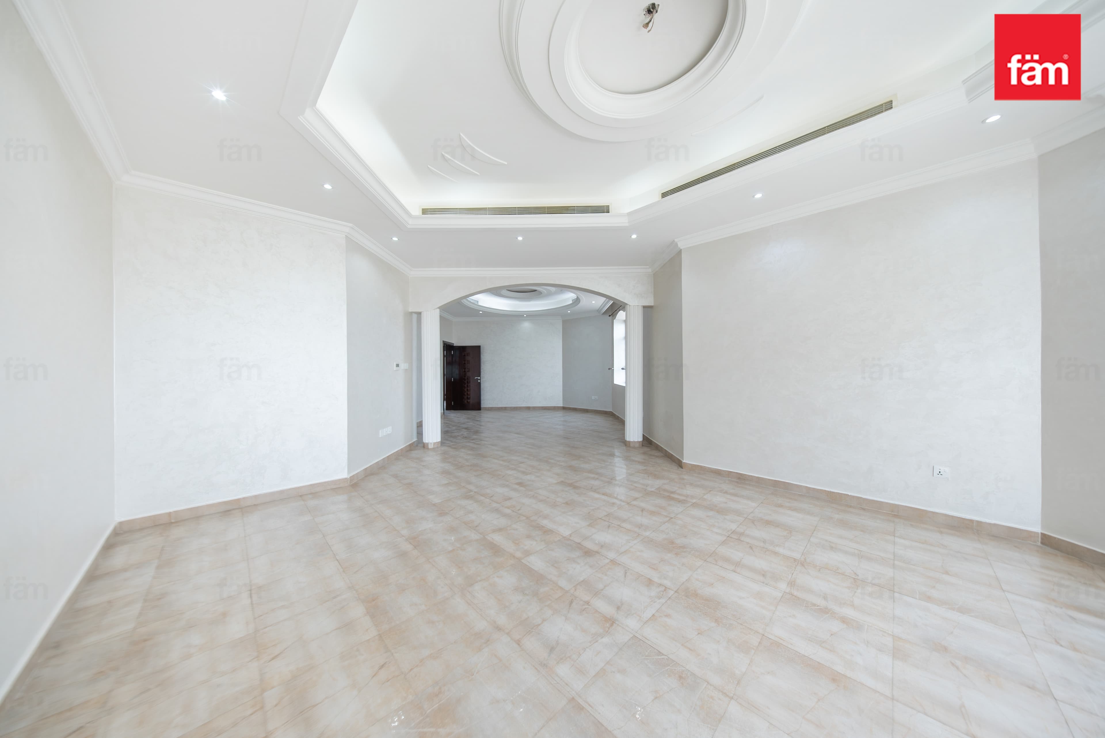 5 bedroom villa in Al Barsha South 1, photograph 9 of 20